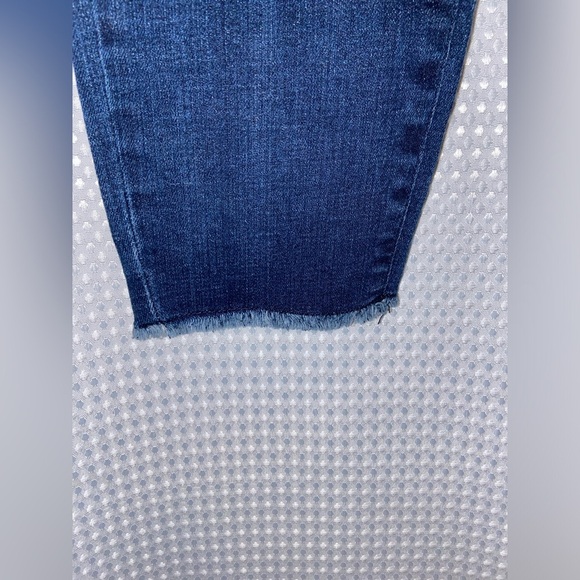 Women’s DKNY medium blue wash‎ stretchy rip raw edge skinny jeans size 28 - Picture 8 of 15